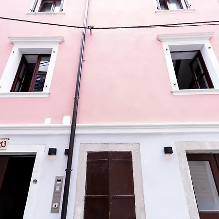 Bella Tara Πιράν