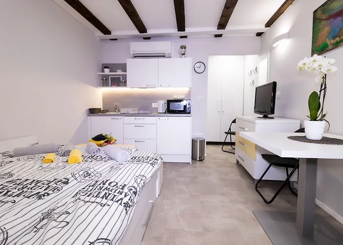 Bella Tara アパート ピラン