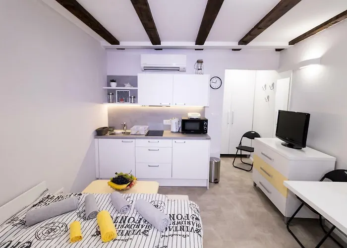 Bella Tara アパート ピラン