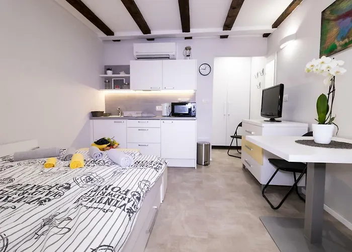 Bella Tara アパート ピラン